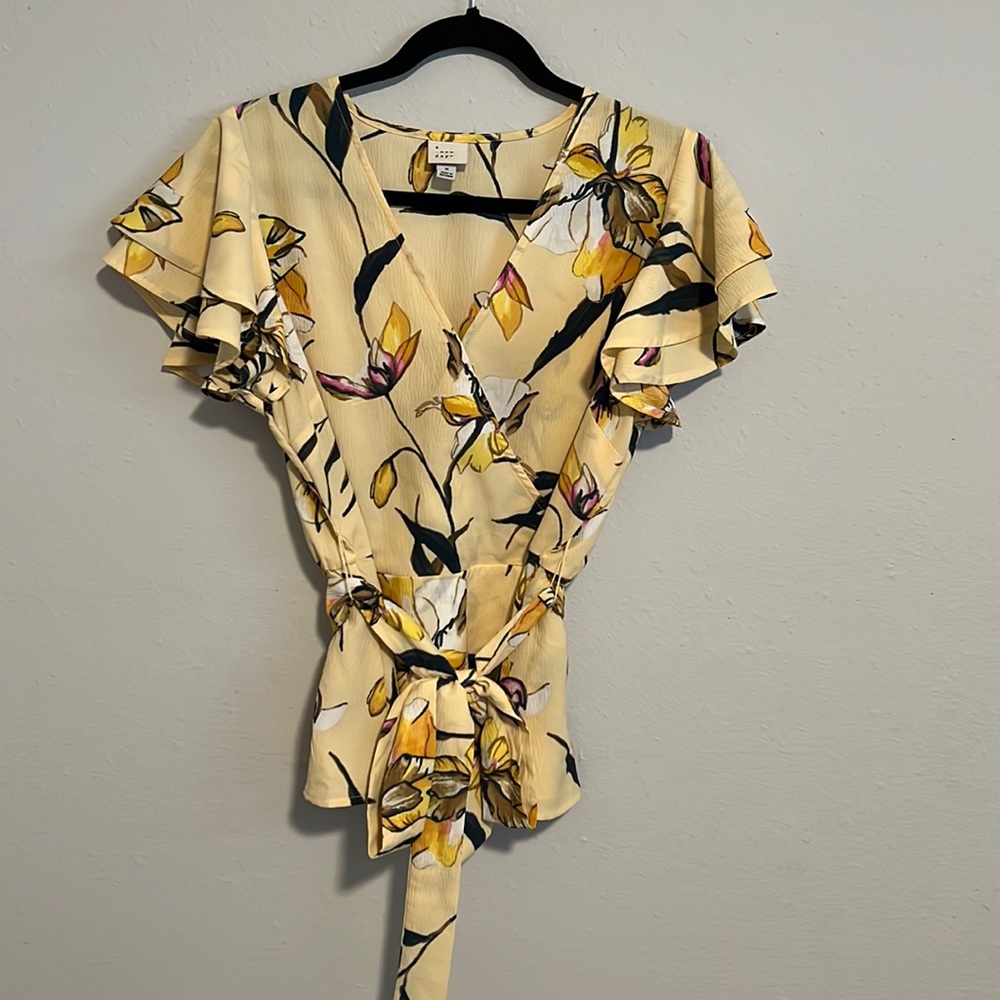 A New Day - Yellow Floral Wrap Top - Medium - Excellent Condition